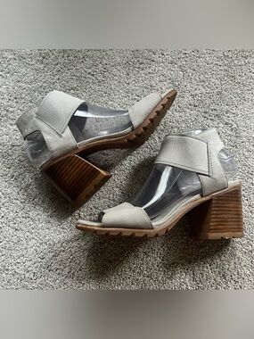 SOREL Nadia Dove Size 8 Nubuck Block Heel Open-Toe Ankle-Strap Sandals